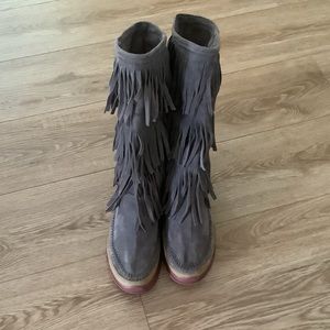 Laidback London Grey 3 Tier Fringe Moccasins-size 38